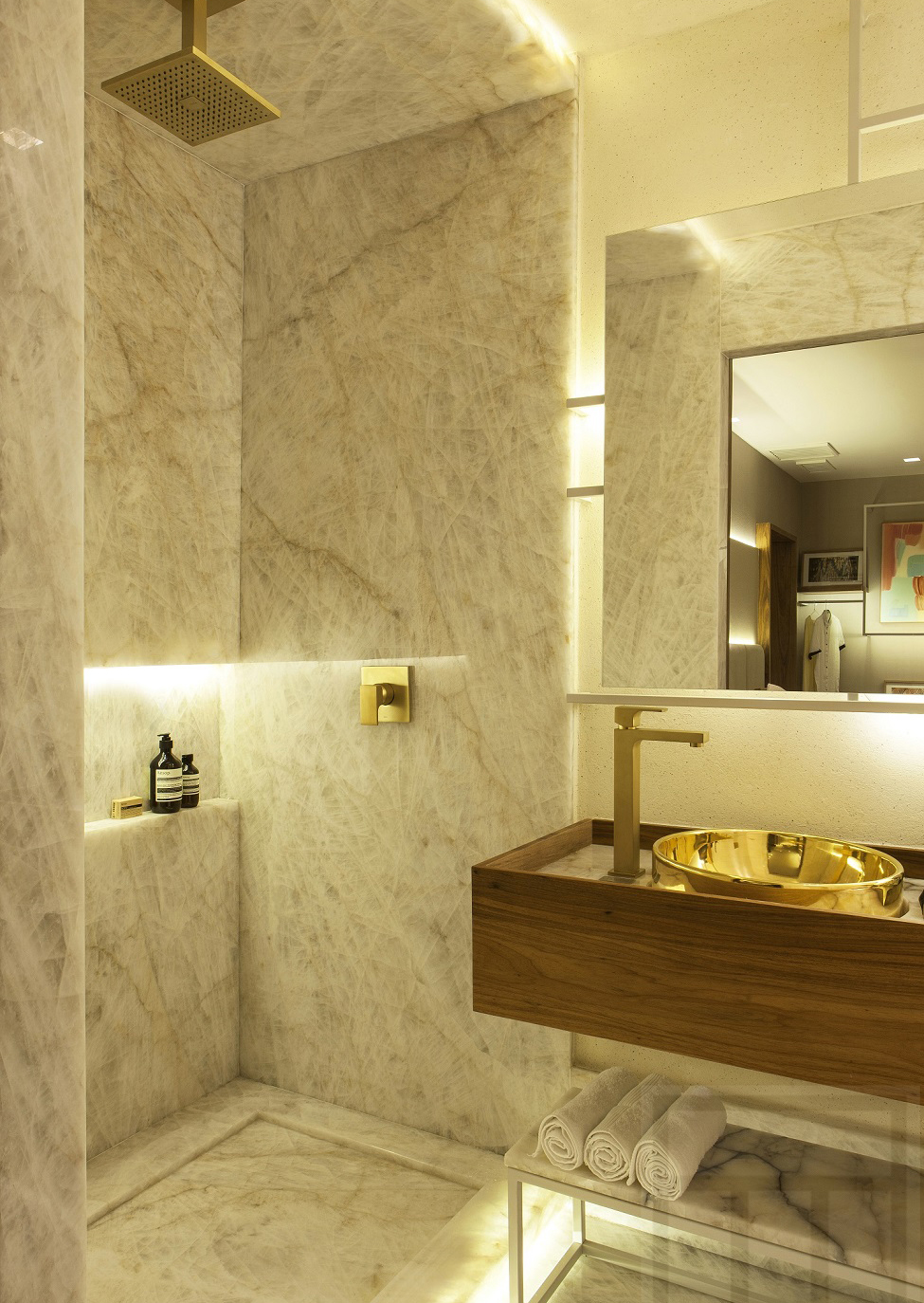 marble bedroom decor